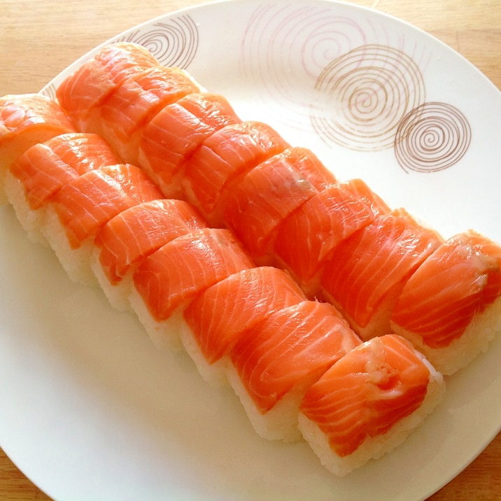 太巻きの型で簡単スモークサーモンの棒鮨 レシピ 作り方 By Findus 楽天レシピ